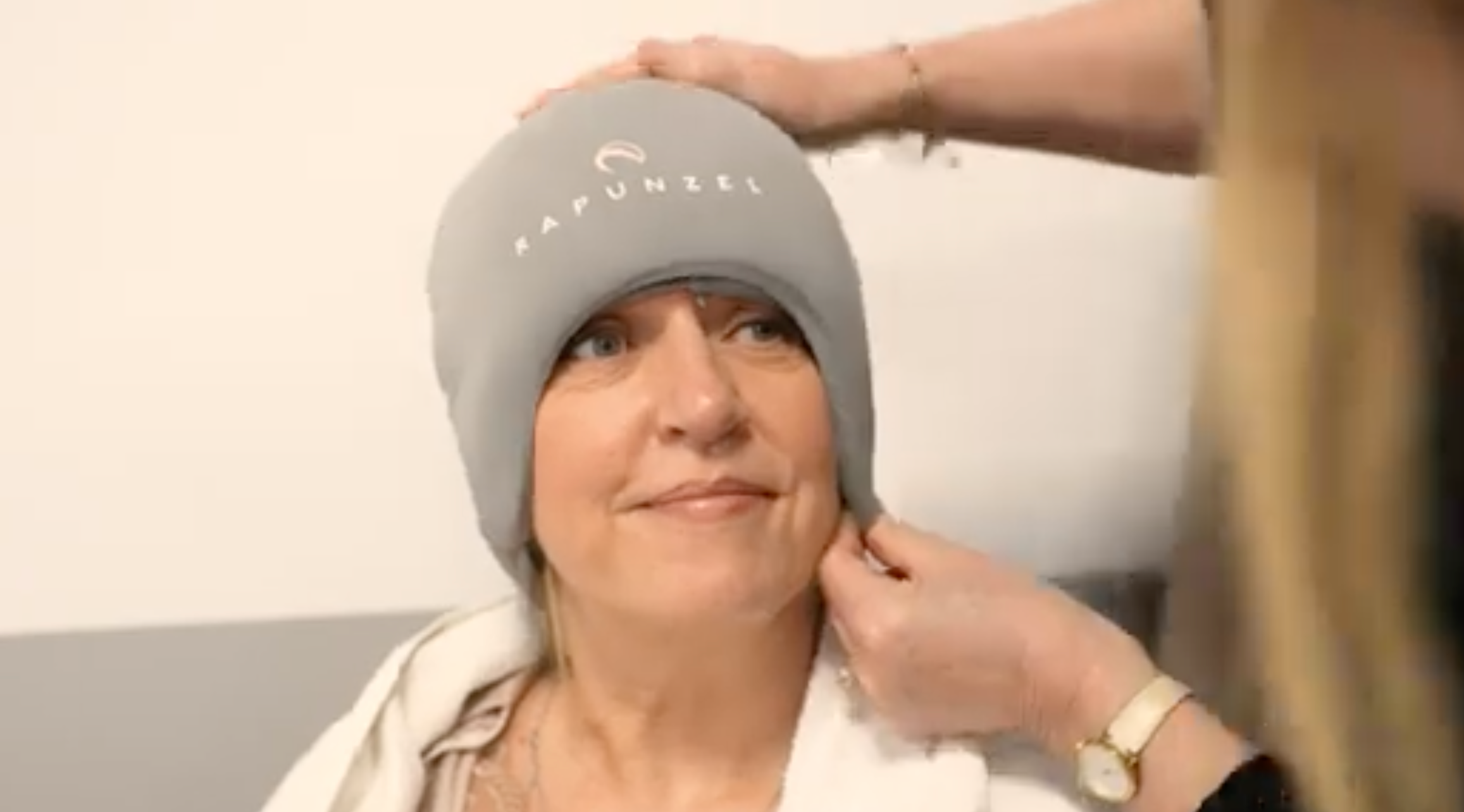 Indlæs video: Instruktionsvideo_sådan_bruges_kølehætter